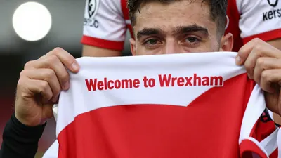 Ryan Reynolds Pokes Fun at Texas Couple After They Move to Wrexham A.F.C.